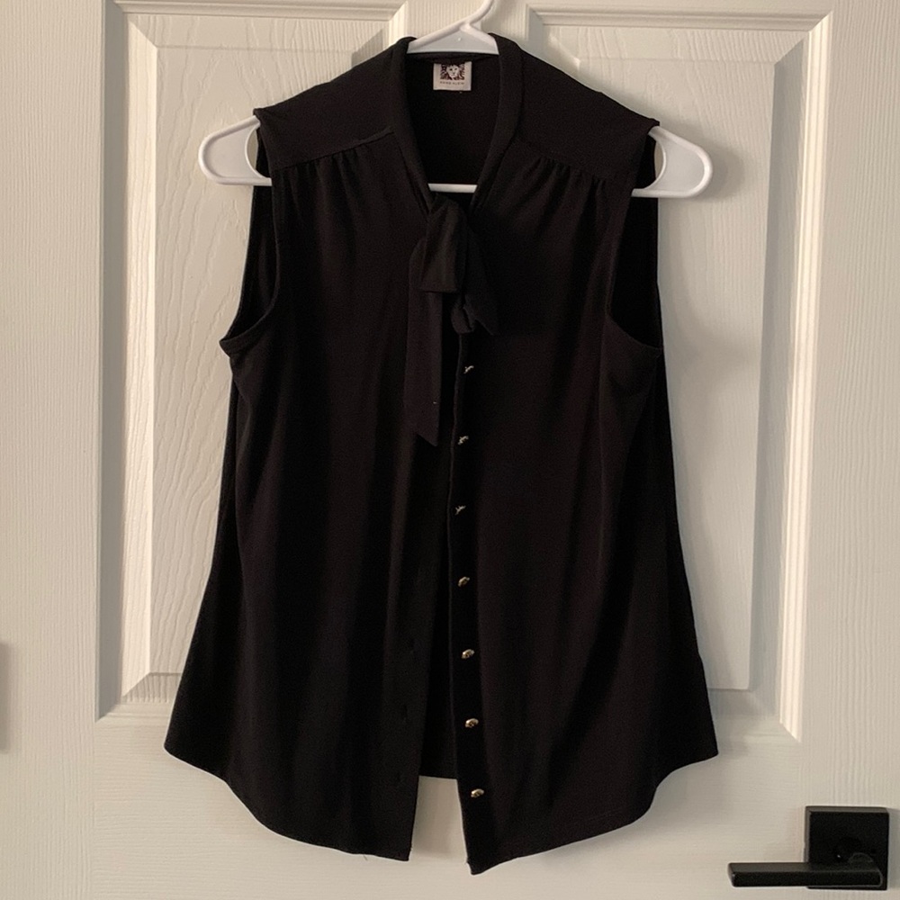Women's Tie V-Neck Sleeveless Button-Up Blouse